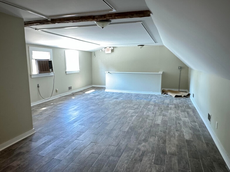 6 Hilltop Rd, Mendham, NJ for sale - Interior Photo - Image 3 of 9