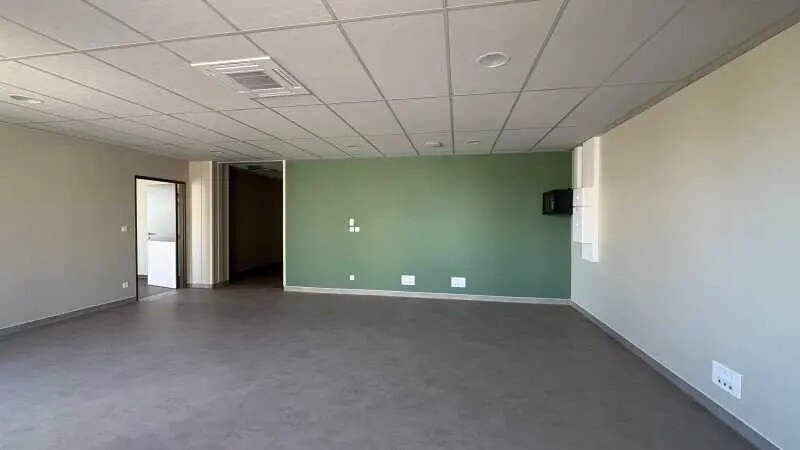 Office in Saran for lease Interior Photo- Image 1 of 10