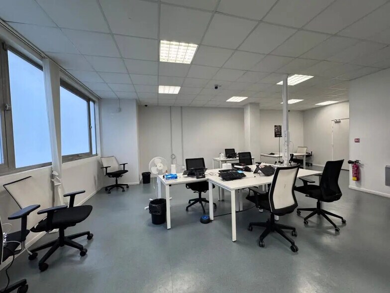 Office in Paris for sale - Building Photo - Image 2 of 12