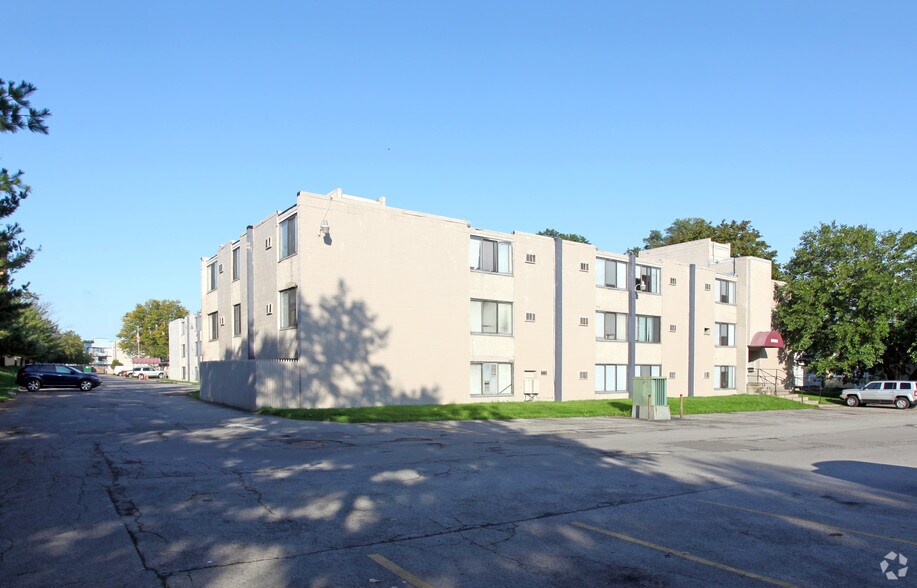 100 Resolute Cir, Rochester, NY for sale - Primary Photo - Image 1 of 1