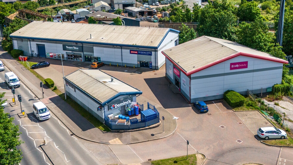 Units 1-5 Mill Way Trading Estate portfolio of 4 properties for sale on LoopNet.com - Building Photo - Image 2 of 14