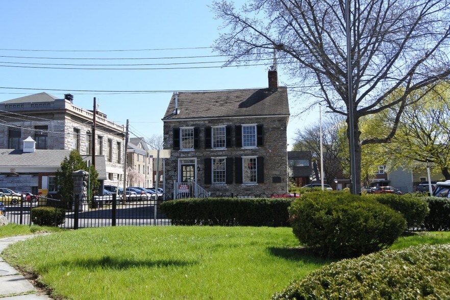 10 Crown St, Kingston, NY for sale - Building Photo - Image 1 of 1