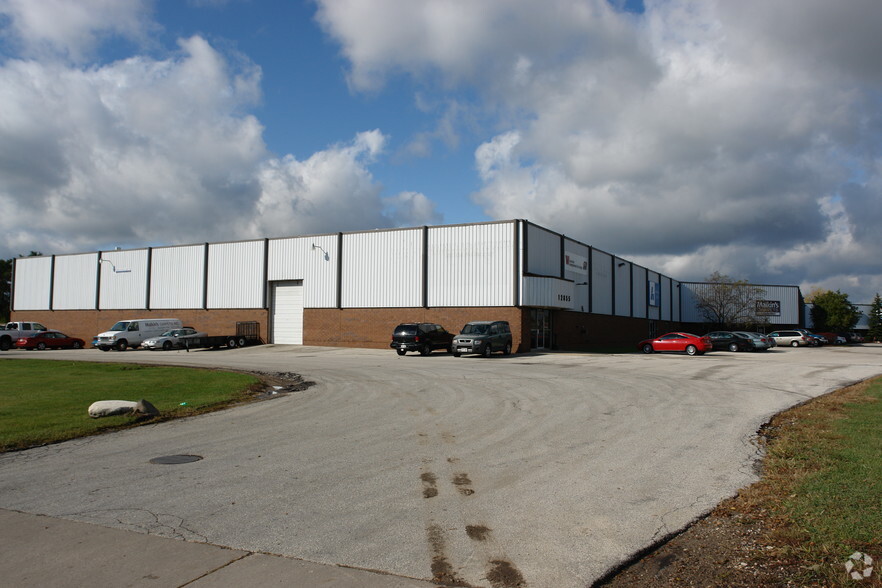 12855 W Silver Spring Dr, Butler, WI for lease - Building Photo - Image 2 of 3