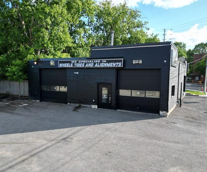 1049 Merivale Rd, Ottawa, ON for sale - Building Photo - Image 1 of 10