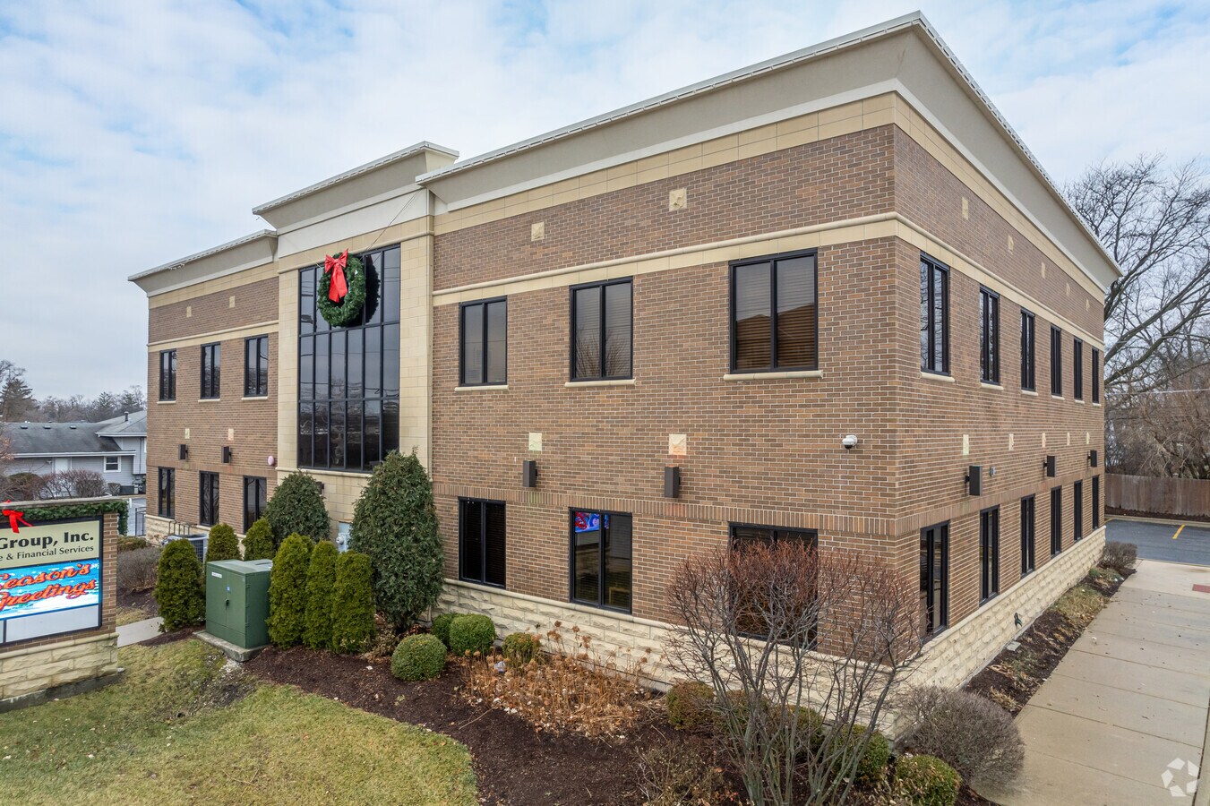 850 N Cass Ave, Westmont, IL 60559