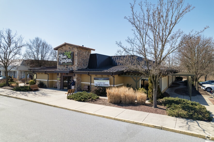 910 Plaza Blvd, Lancaster, PA for sale - Building Photo - Image 2 of 5