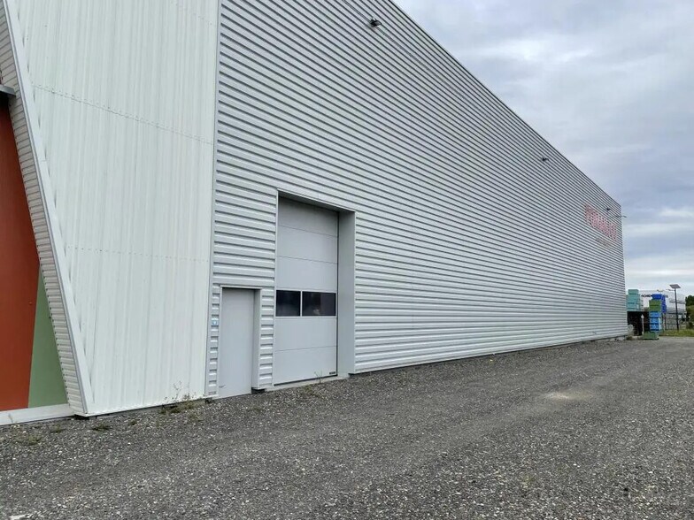 Industrial in Verrières-en-Anjou for sale - Building Photo - Image 3 of 27