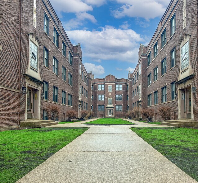 1351 W Touhy Ave, Chicago, IL for sale - Building Photo - Image 1 of 6