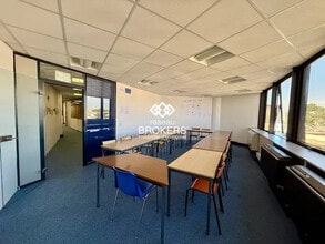 Office in Argenteuil for sale Interior Photo- Image 2 of 2