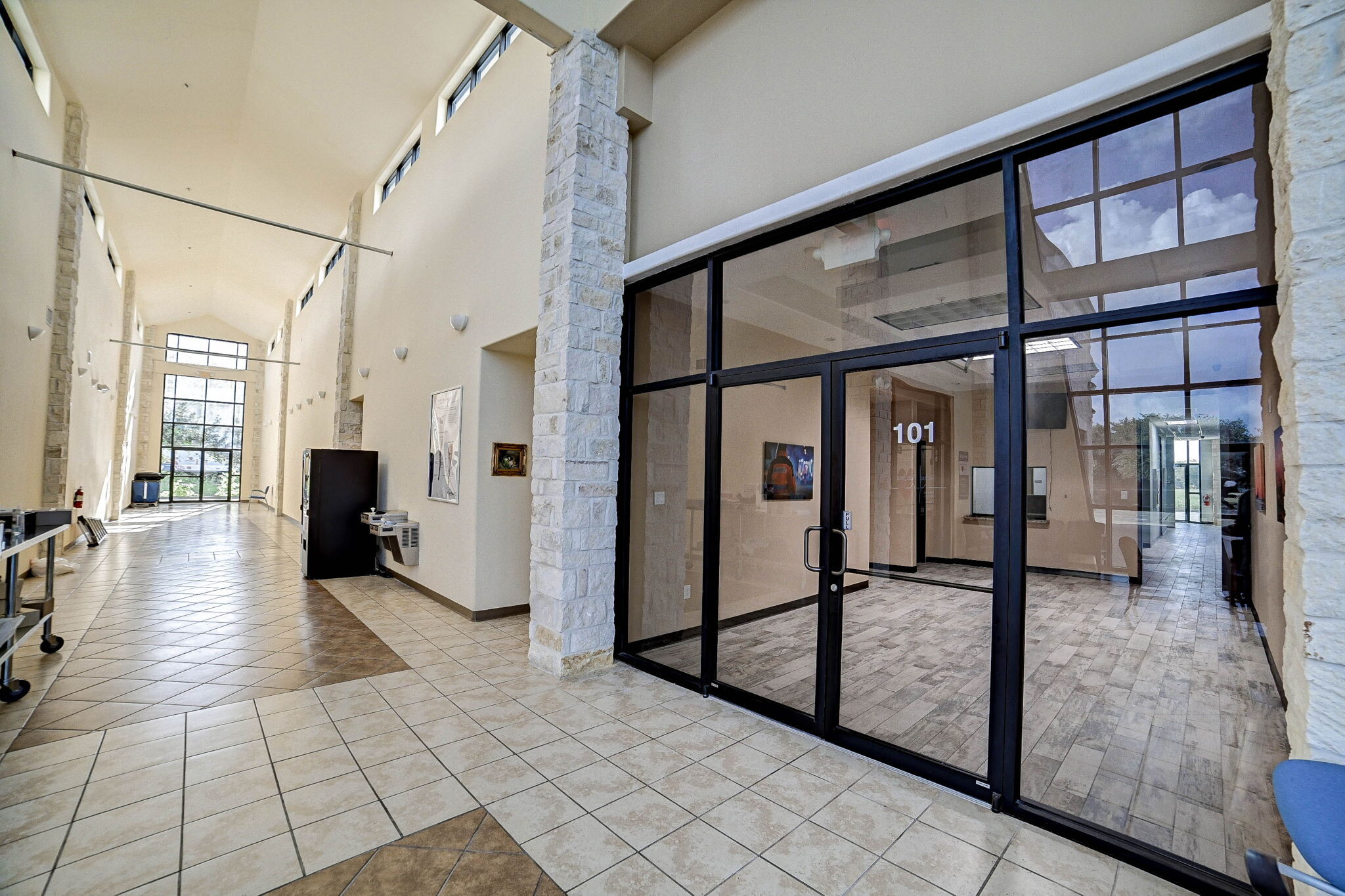 13020 Dairy Ashford Rd, Sugar Land, TX for lease Interior Photo- Image 1 of 40