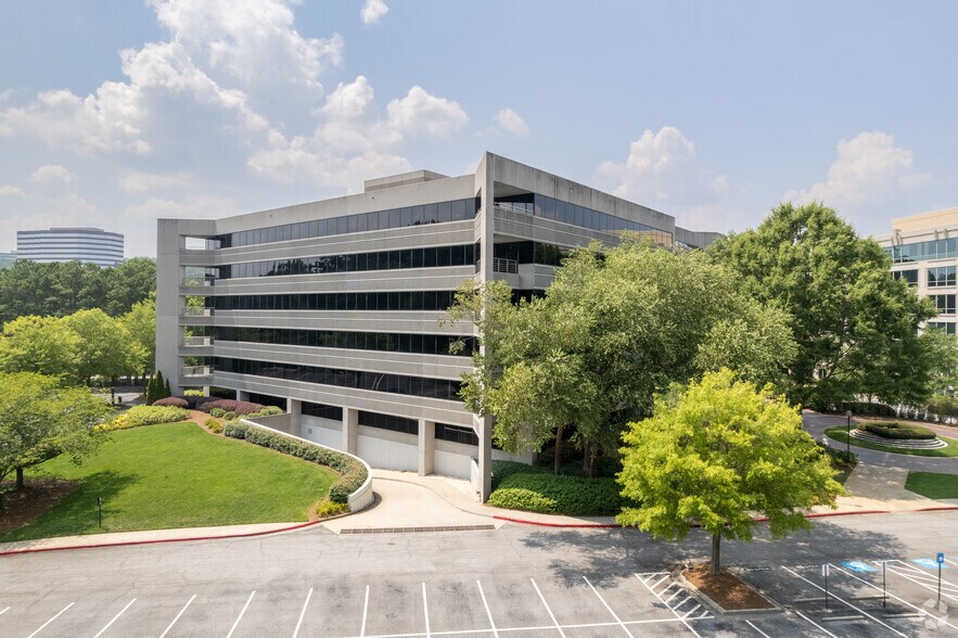 6190 Powers Ferry Landing Rd, Atlanta, GA for lease - Building Photo - Image 3 of 6