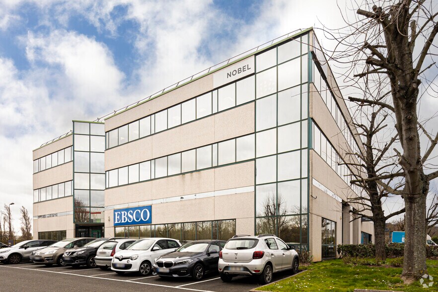 Flex in Antony for lease - Primary Photo - Image 1 of 3