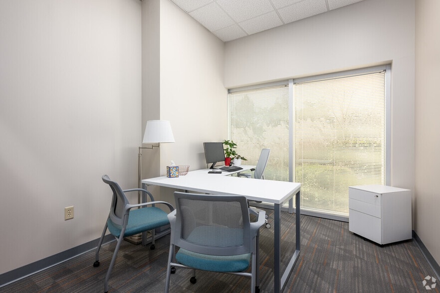 3980 Premier Dr, High Point, NC for lease - Building Photo - Image 3 of 16