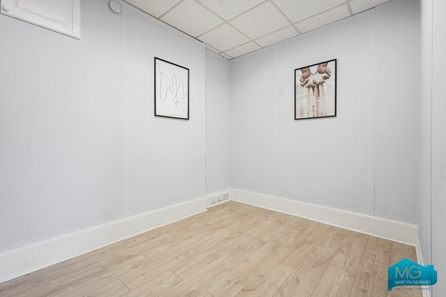 Arcadia Ave, London for lease - Interior Photo - Image 3 of 13