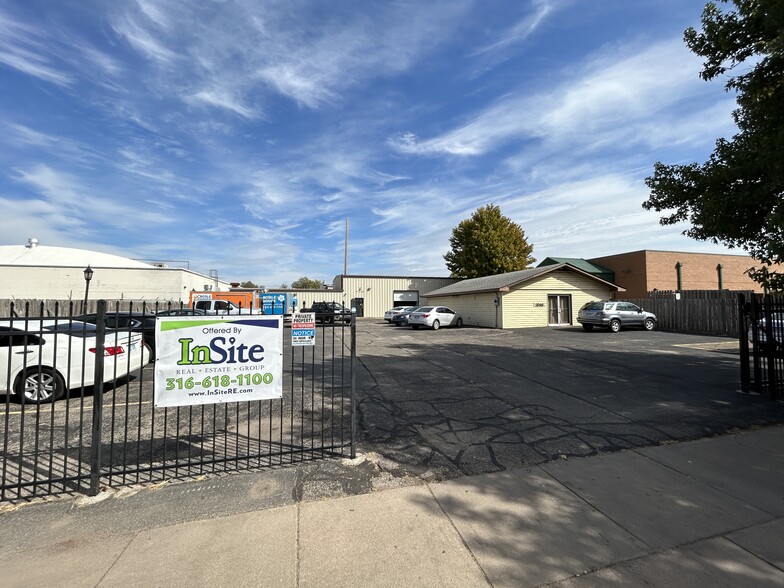 1542 S Market St, Wichita, KS for sale - Building Photo - Image 1 of 1