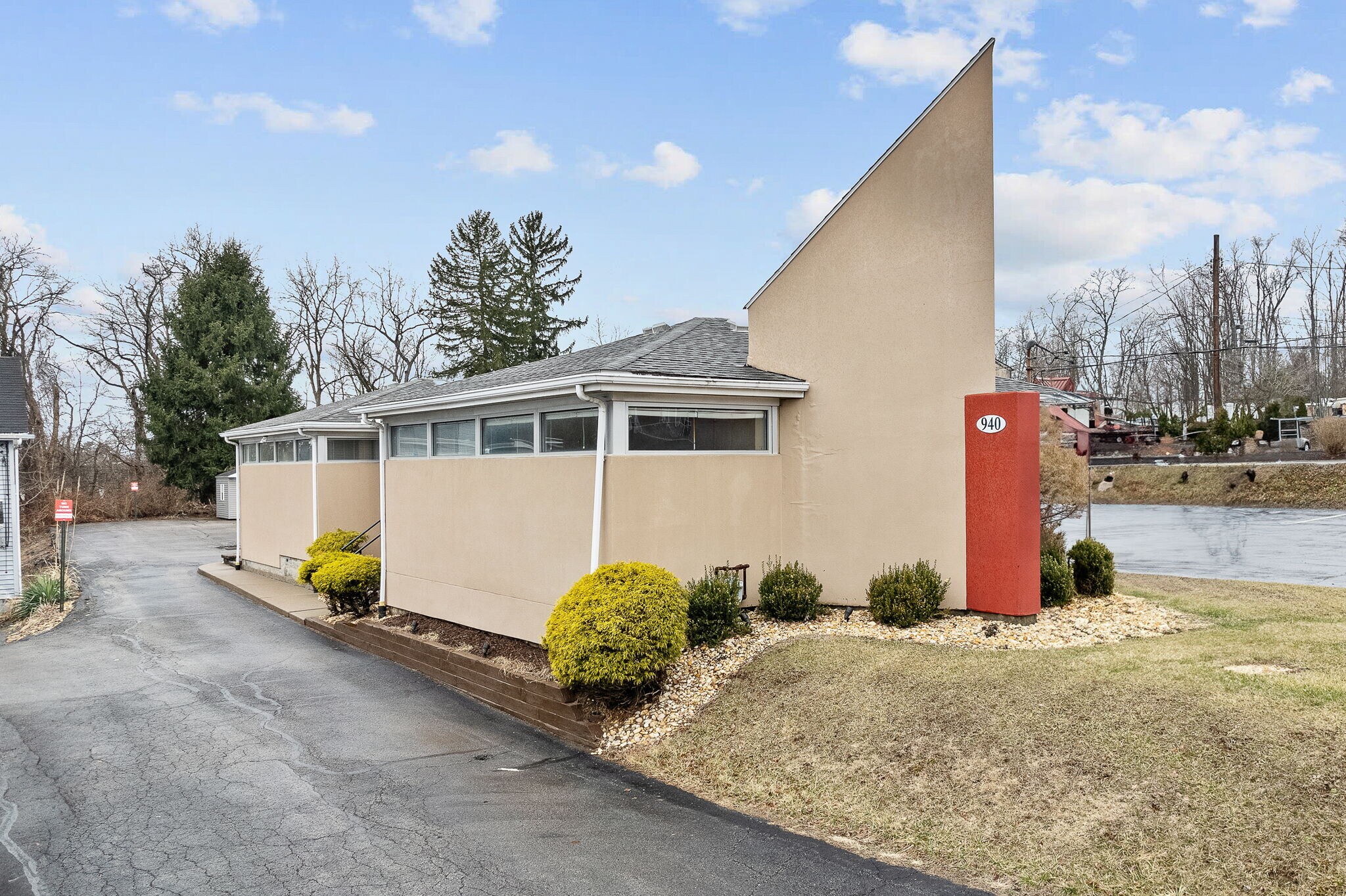 940 Beaver Grade Rd, Coraopolis, PA for sale Building Photo- Image 1 of 28