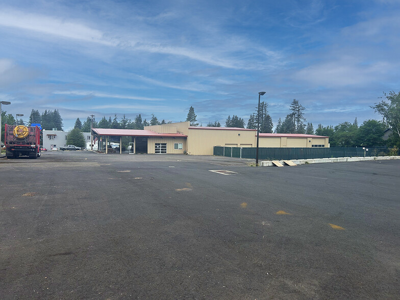 38415 Proctor Blvd, Sandy, OR for lease - Building Photo - Image 3 of 10