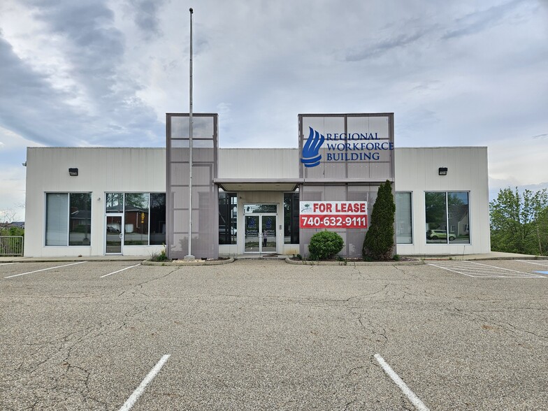 4525 Sunset Blvd, Steubenville, OH for lease - Building Photo - Image 1 of 65