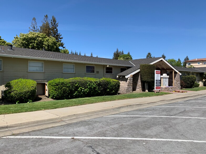 665 S Knickerbocker Dr, Sunnyvale, CA for lease - Building Photo - Image 1 of 4