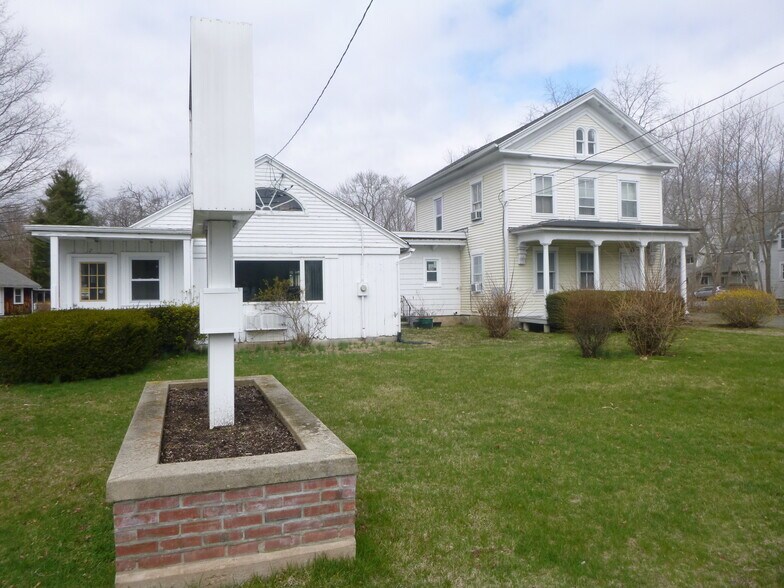 143 E Main St, Clinton, CT 06413