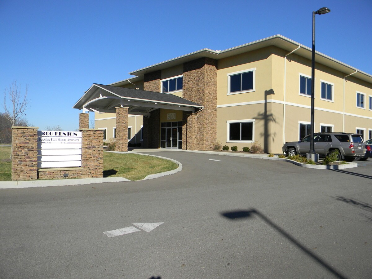 300 Kenton Dr, Charleston, WV 25311