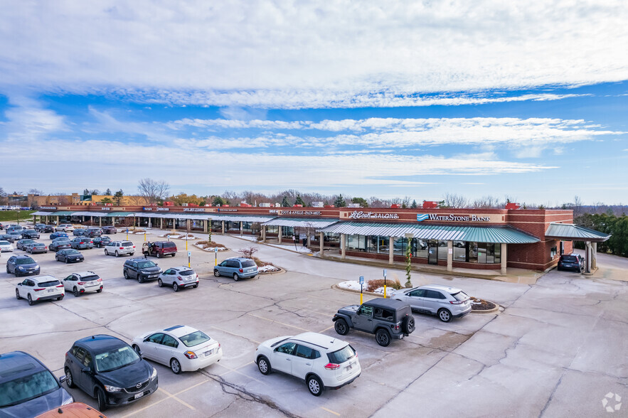 17495 W Capitol Dr, Brookfield, WI for lease - Building Photo - Image 1 of 9