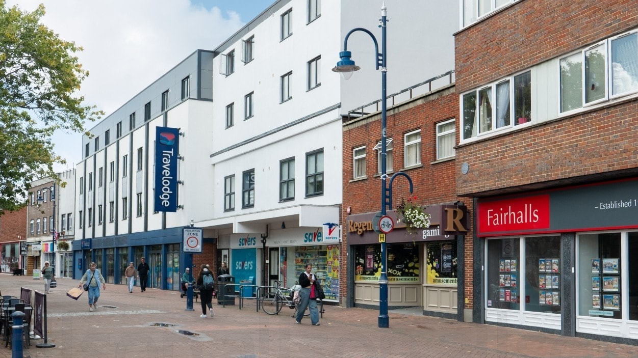 17-17B High St, Gosport for sale Building Photo- Image 1 of 1