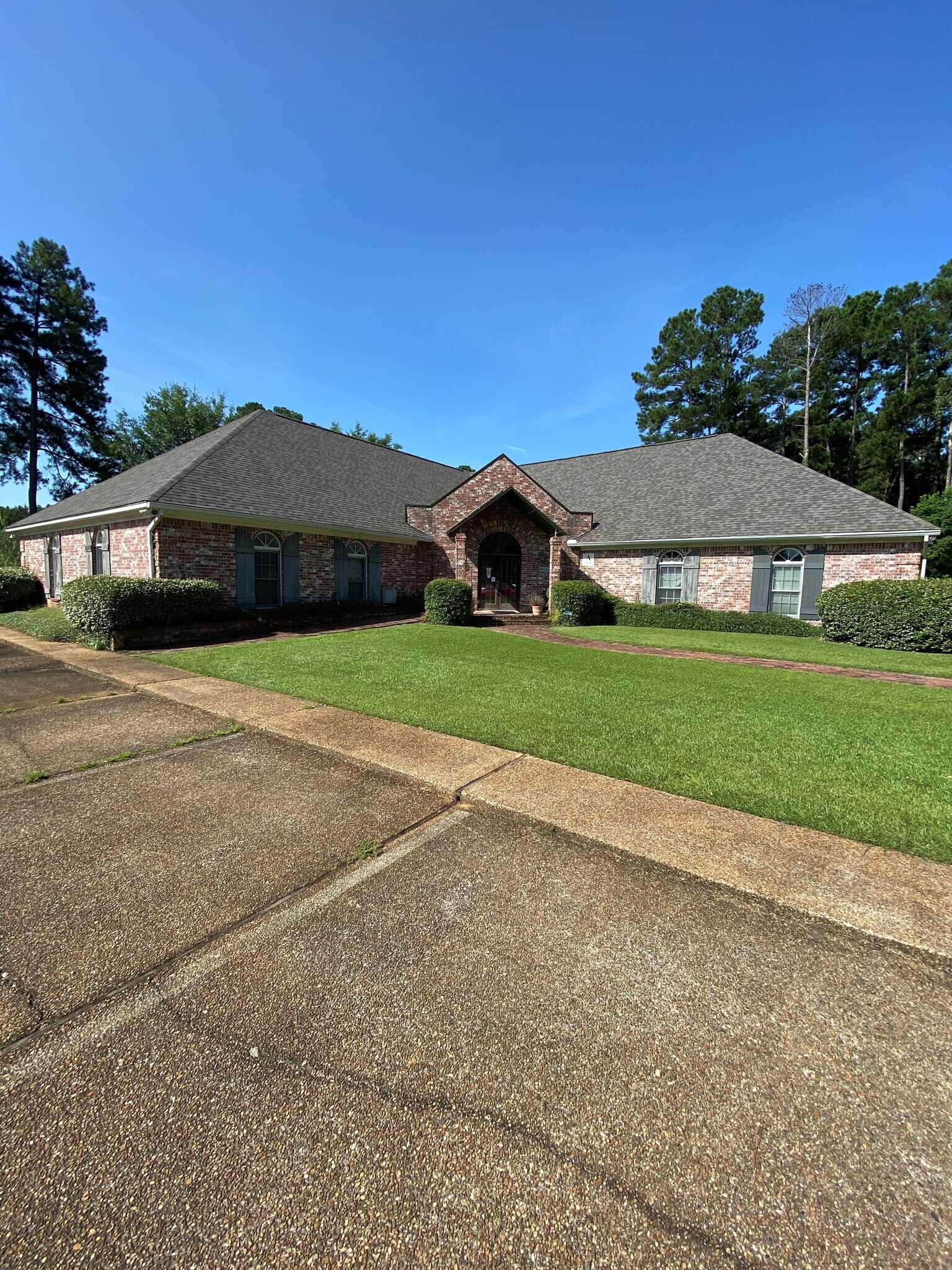 439 Katherine Dr, Flowood, MS 39232