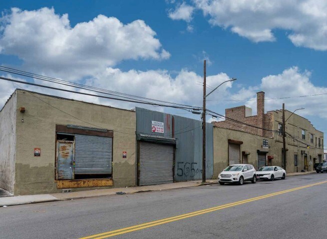 565 Barry St, Bronx, NY for sale - Building Photo - Image 1 of 3