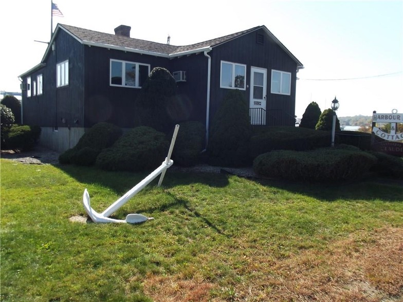 15 Edgemont St, Mystic, CT 06355