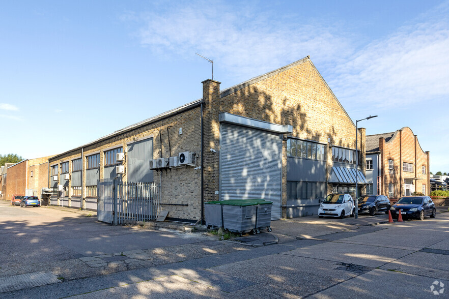 Lea Rd, Waltham Abbey for sale - Primary Photo - Image 1 of 2