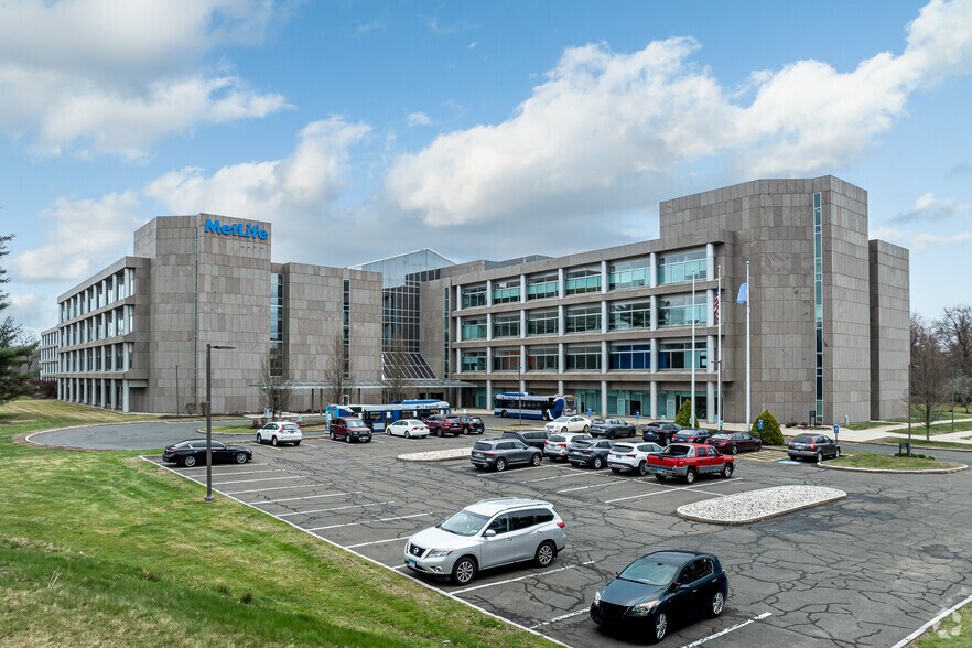 1300 Hall Blvd, Bloomfield, CT for sale - Primary Photo - Image 1 of 22