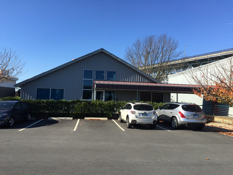 70 Bridge St, Groton, CT for lease - Building Photo - Image 1 of 17