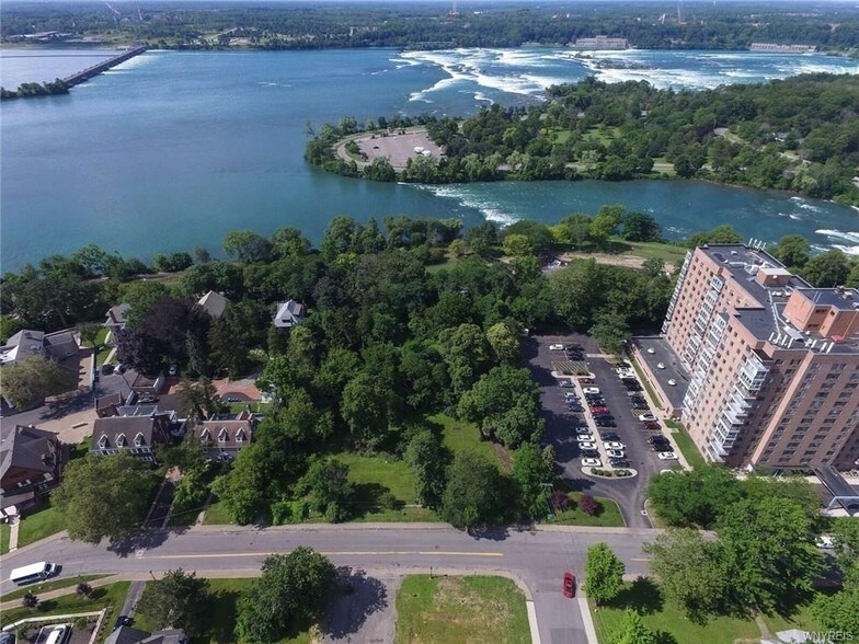 305 Buffalo Ave, Niagara Falls, NY for sale - Building Photo - Image 1 of 1