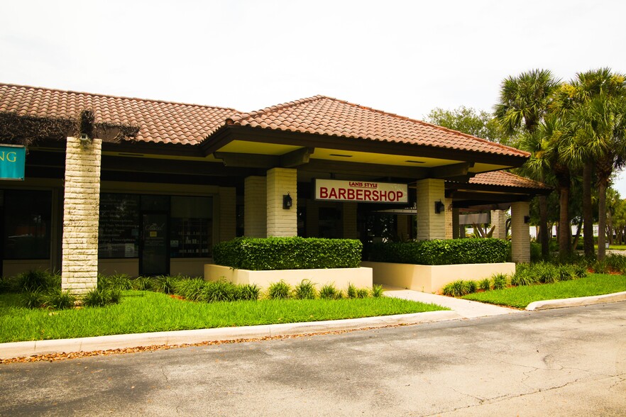 3111 45th St, West Palm Beach, FL for lease - Building Photo - Image 3 of 8