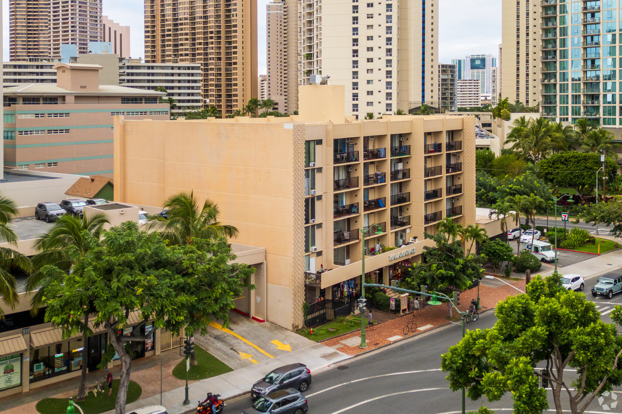 1911 Kalakaua Ave, Honolulu, HI for lease Primary Photo- Image 1 of 5