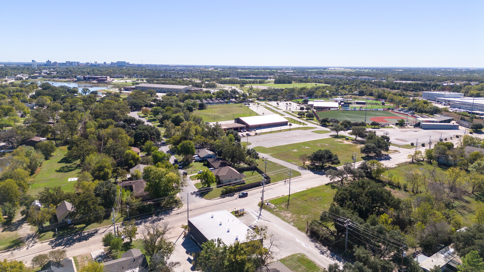 410 W Carson St, Bryan, TX for sale - Building Photo - Image 3 of 11