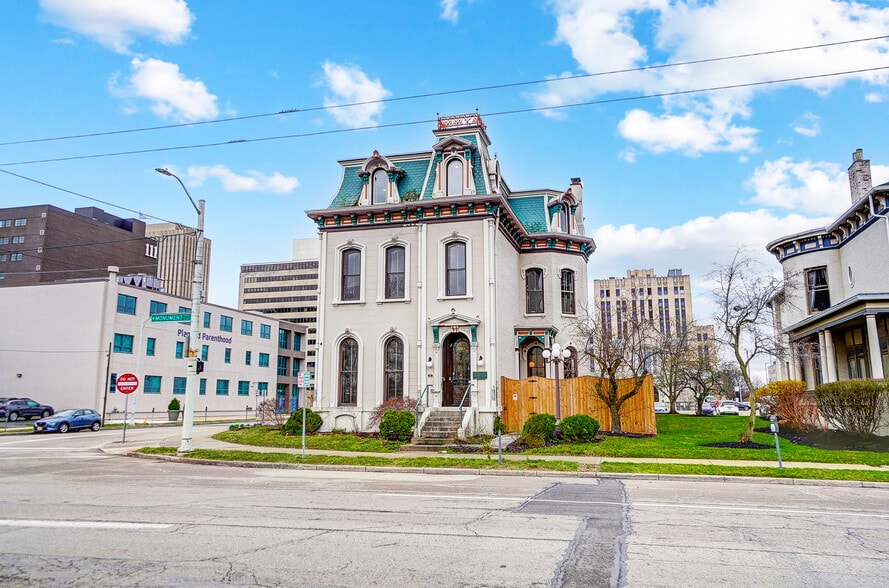 208 W Monument Ave, Dayton, OH for sale - Building Photo - Image 1 of 47