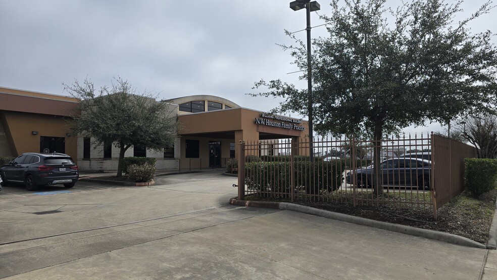 11706 Fallbrook Dr, Houston, TX for lease - Building Photo - Image 3 of 19