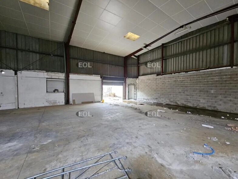 Flex in Crosne for lease - Interior Photo - Image 2 of 6