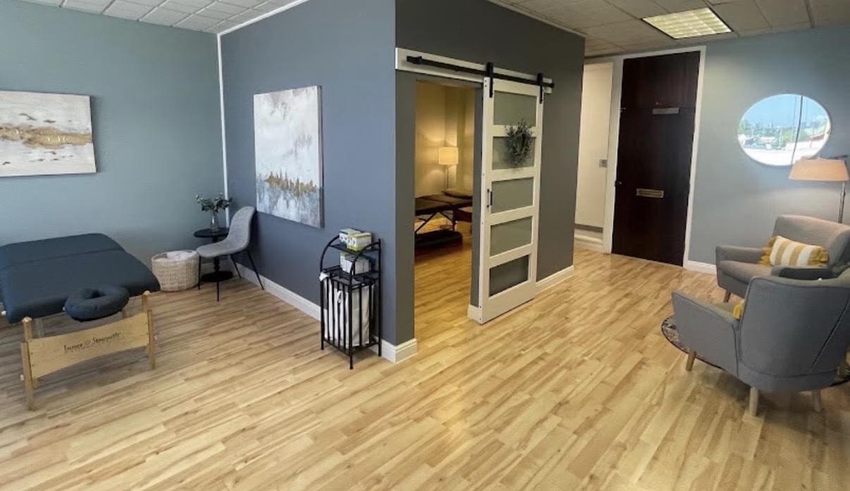 7120 E County Line Rd, Highlands Ranch, CO for lease Interior Photo- Image 1 of 6