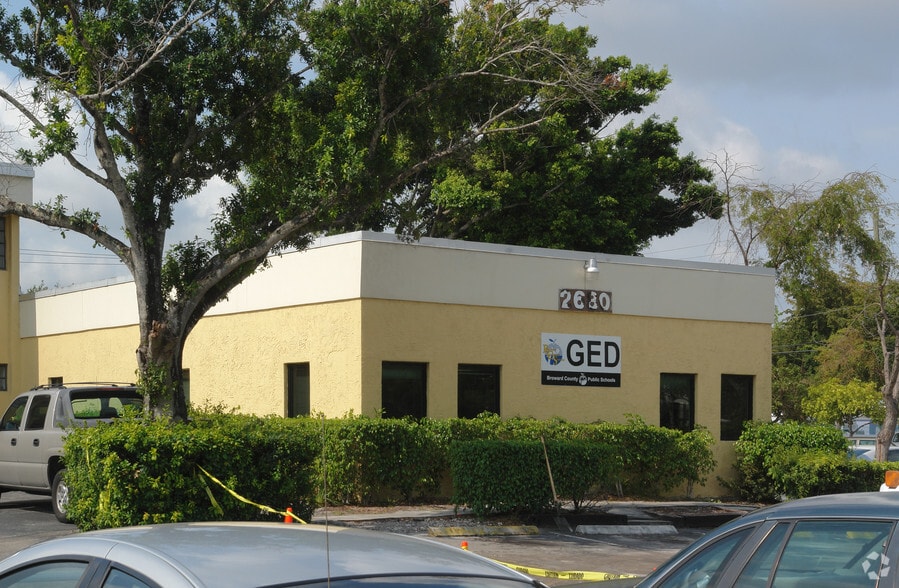 2680 W Oakland Park Blvd, Oakland Park, FL for sale - Primary Photo - Image 1 of 2