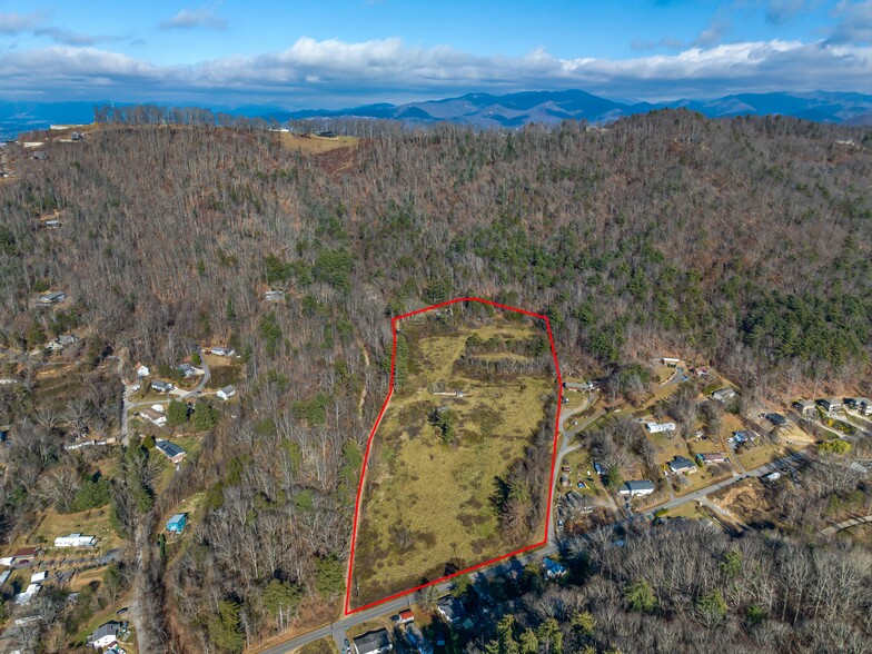 300 Baird Cove Rd, Asheville, NC for sale - Building Photo - Image 1 of 1