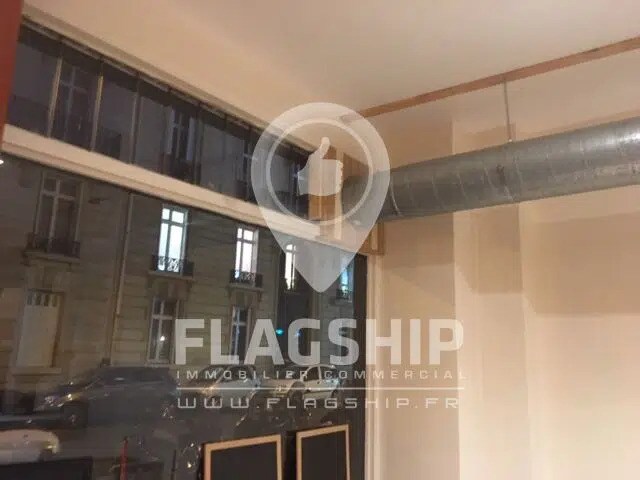 Retail in Paris for lease - Interior Photo - Image 1 of 3