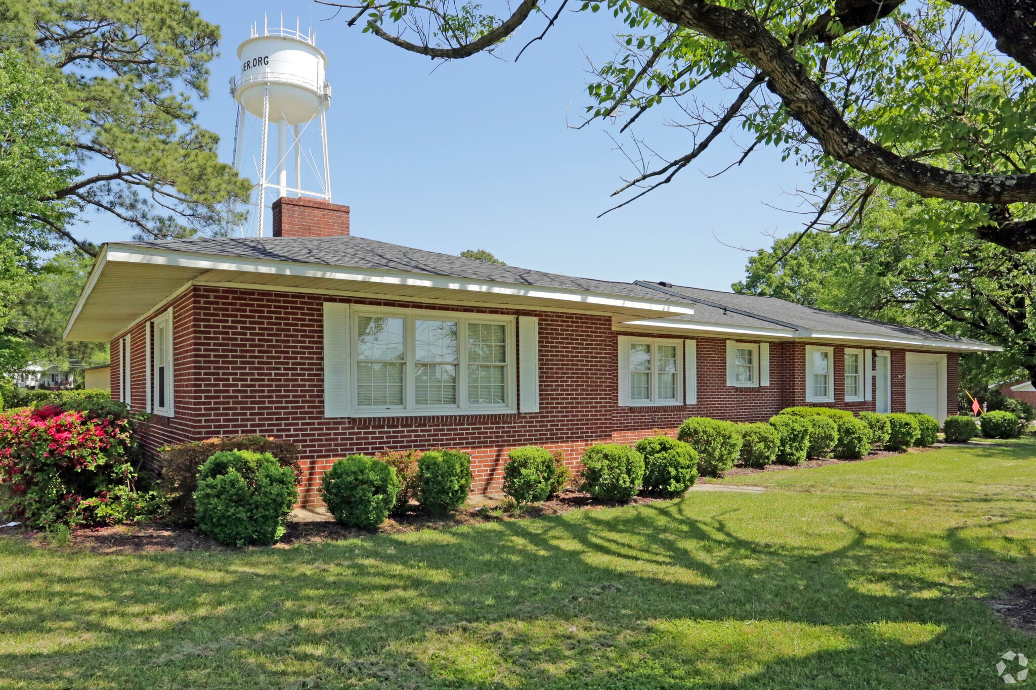 416 N Raleigh St, Angier, NC for sale Primary Photo- Image 1 of 1