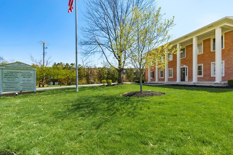 261 W Johnstown Rd, Columbus, OH for lease - Building Photo - Image 3 of 42