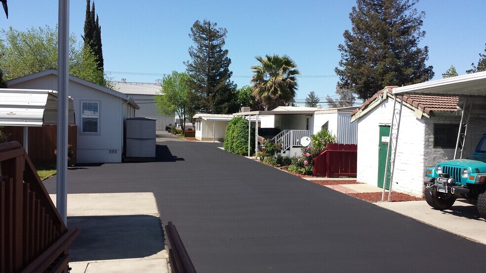 2042 Tully Rd, Hughson, CA for sale - Building Photo - Image 1 of 1