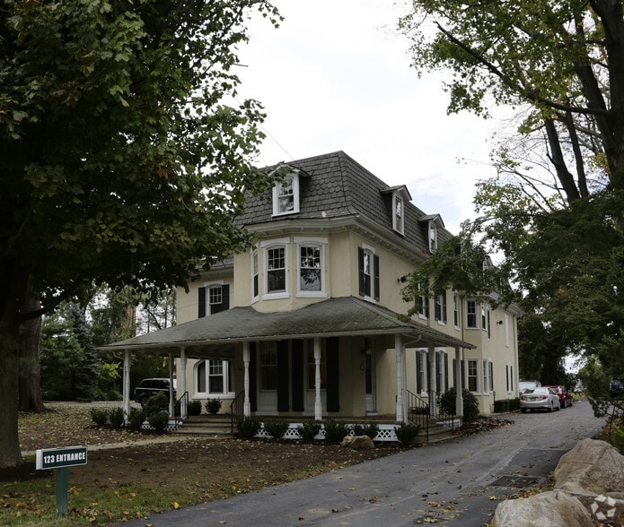 123 Bloomingdale Ave, Wayne, PA 19087