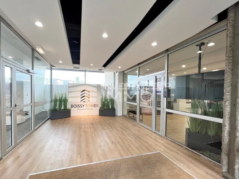 Office in Boissy-Saint-Léger for lease - Building Photo - Image 3 of 14