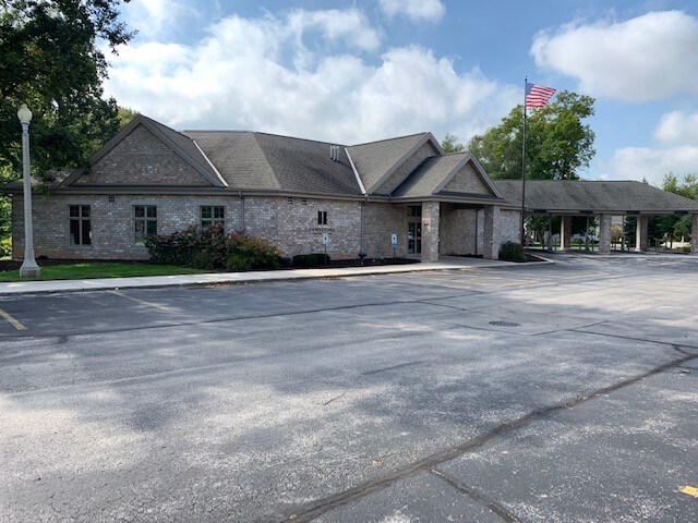 860 N Rapids Rd, Manitowoc, WI for sale - Building Photo - Image 1 of 1